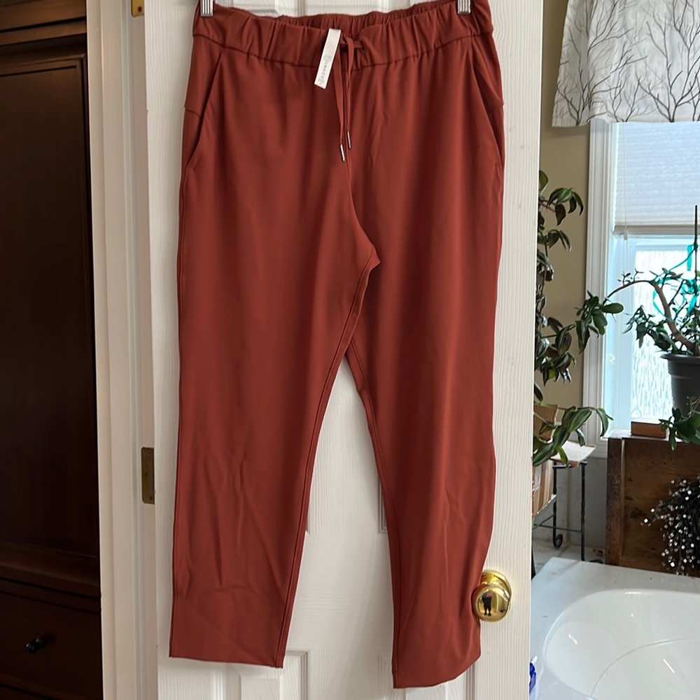 Lululemon On the fly 7/8 high rise pants cinnamon color